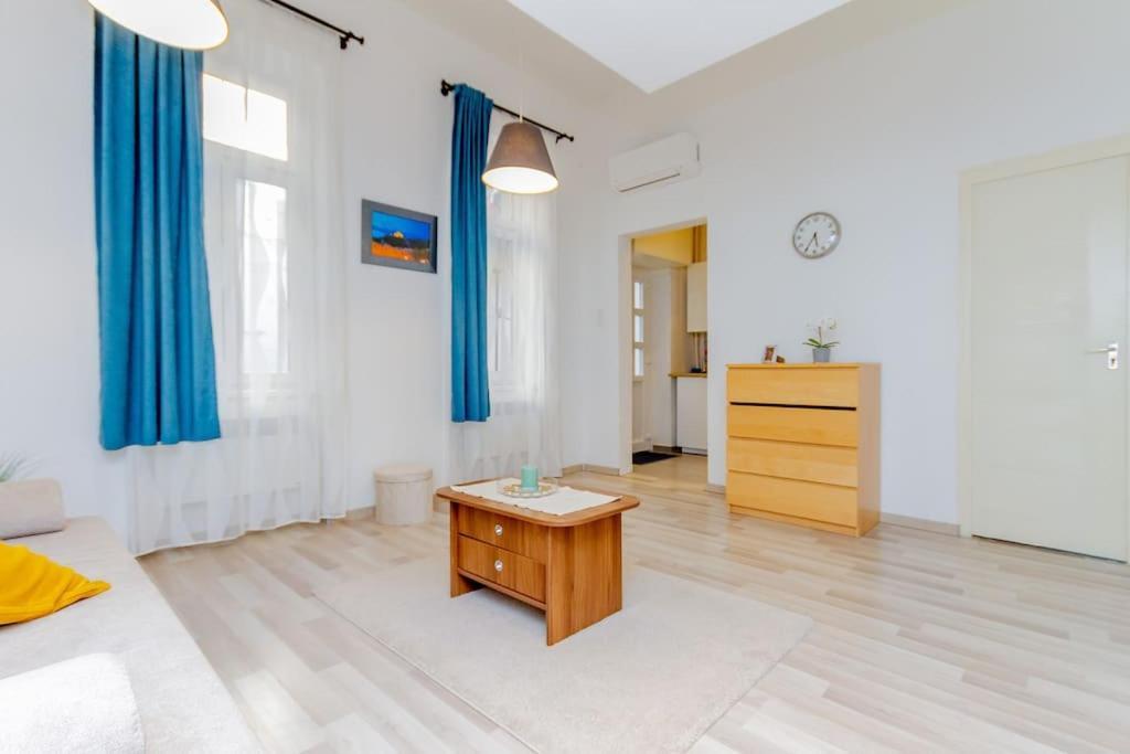 ブダペストCozy Nest By The Andrassy Avenueアパートメント エクステリア 写真